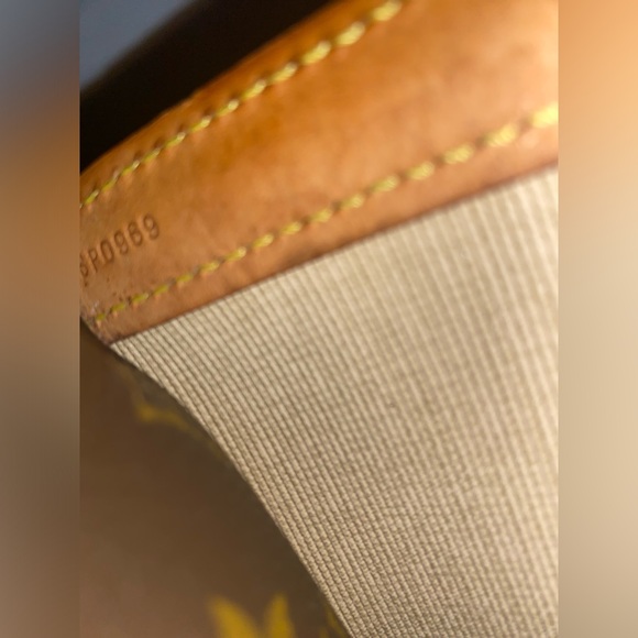 Louis Vuitton authentic large monogram reporter PM shoulder bag - Picture 5 of 13